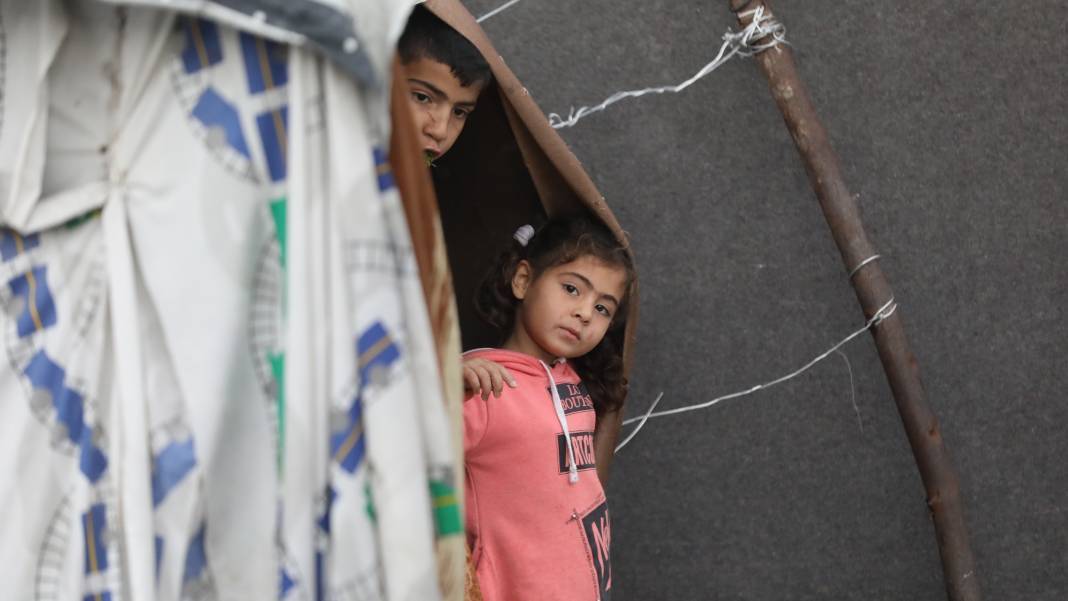 Gazze'deki çadır kamplarını vuran yağış felaketi 6